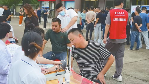 益陽近百名貨車司機(jī)集中加入工會(huì)，享受健康咨詢服務(wù)
